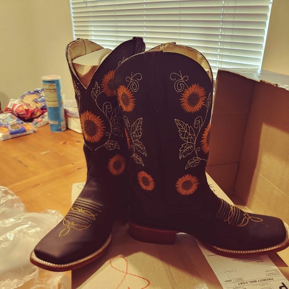 Sunflower boots - Picture 2 of 3